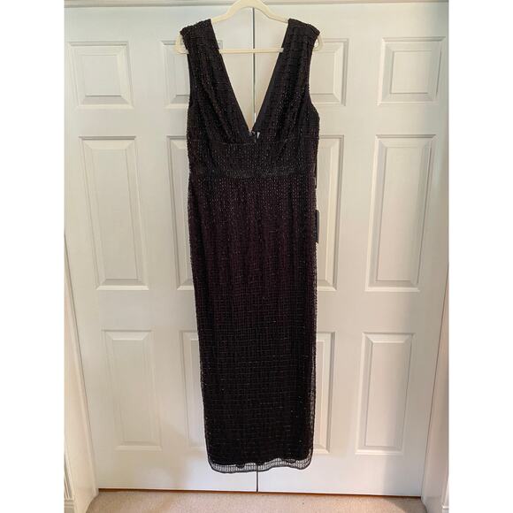 NWT Mac Duggal Beaded Cap Sleeve V Neck Column Gown, Black, 12, 598$ - Picture 3 of 7